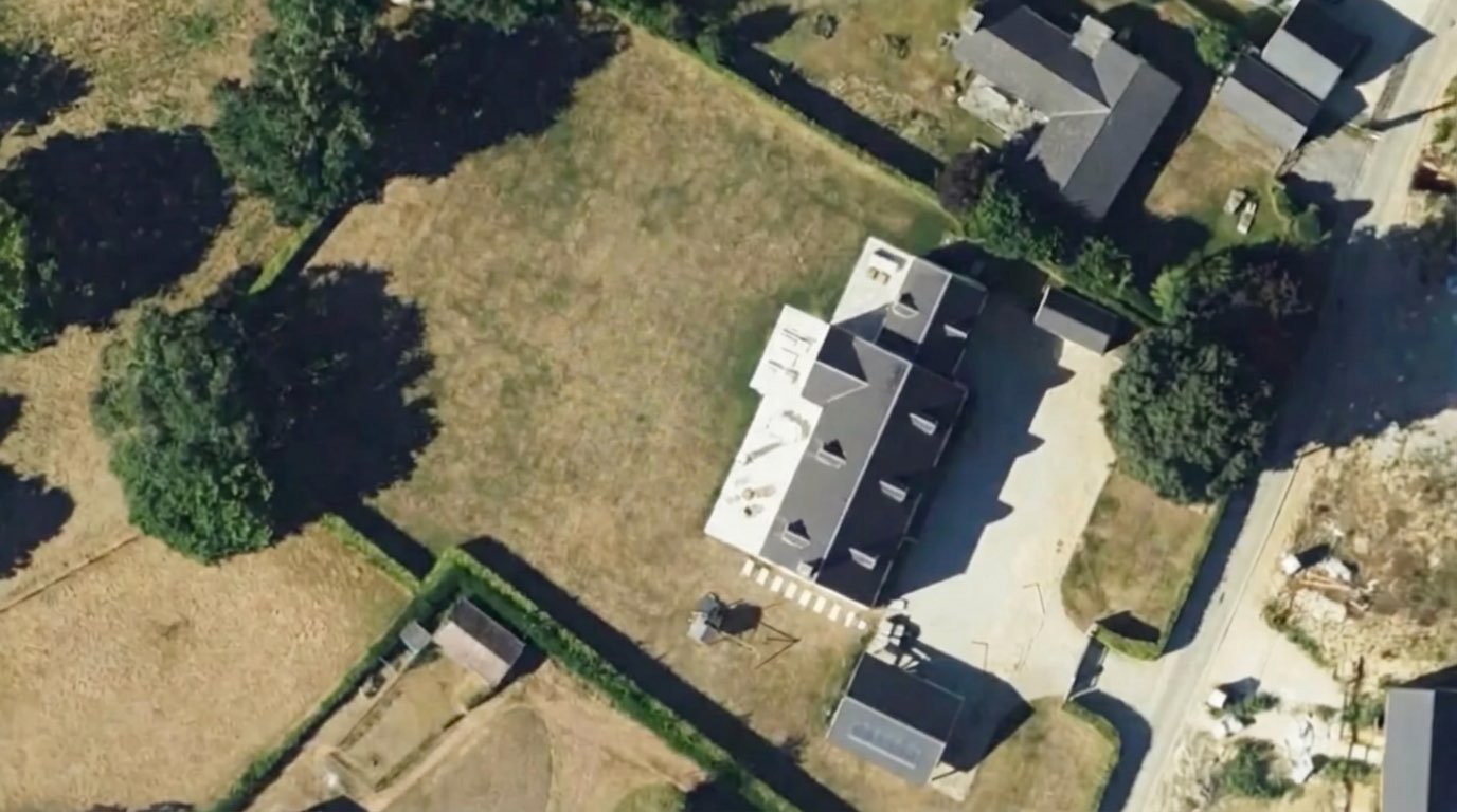 Vue satellite avant la piscine